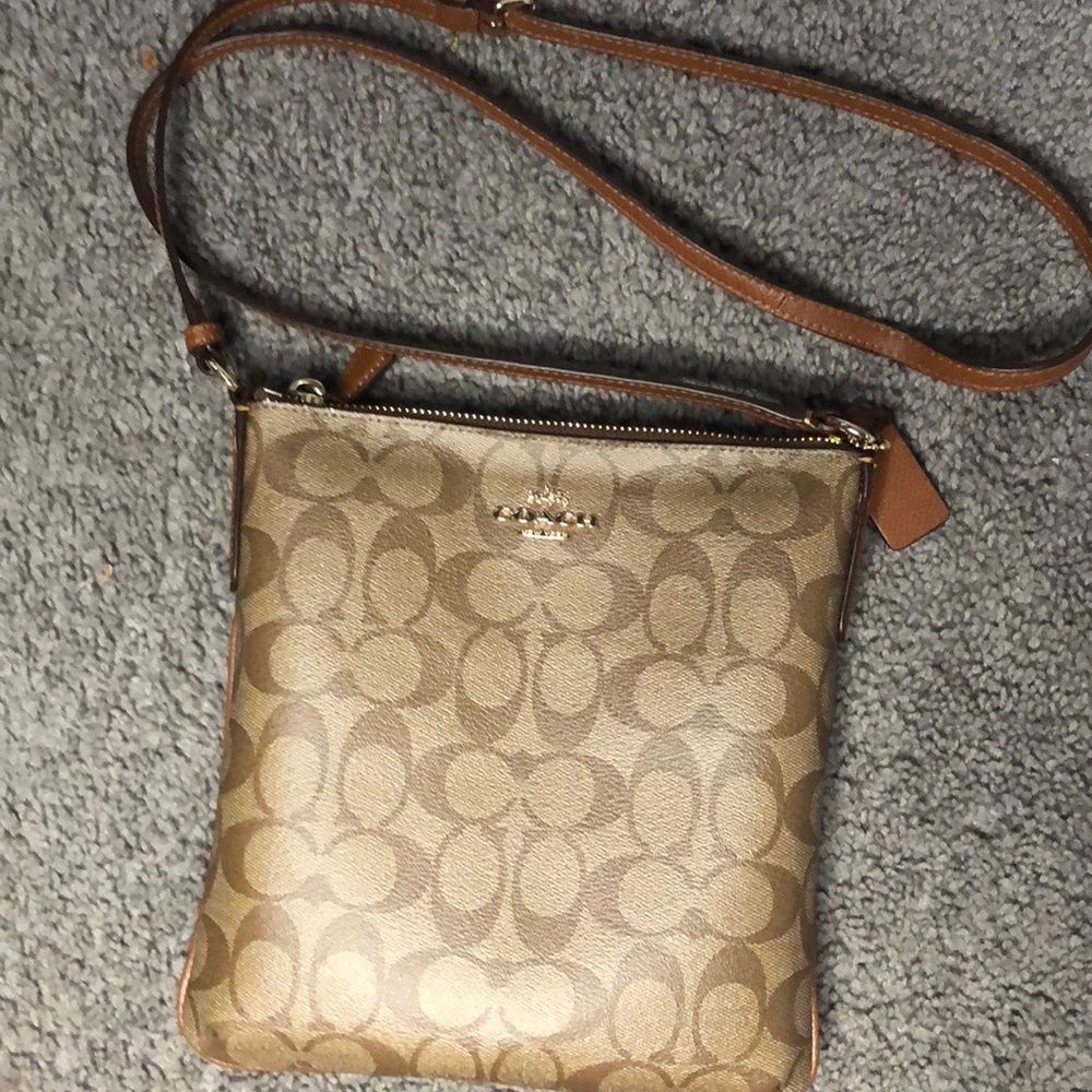 100%AUTHENTIC COACH CROSS BODY BAG 💼